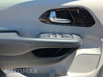 2023 Chrysler Pacifica Limited 121.6" WB - miniatura 9
