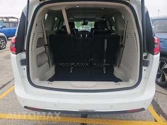 2023 Chrysler Pacifica Limited 121.6" WB - miniatura 17
