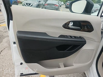 2023 Chrysler Pacifica Limited 121.6" WB - miniatura 9