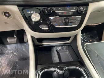 2023 Chrysler Pacifica Limited 121.6" WB - miniatura 13