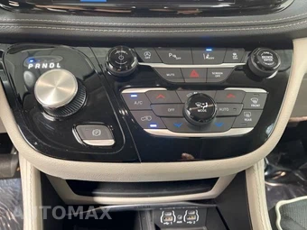2023 Chrysler Pacifica Limited 121.6" WB - miniatura 15