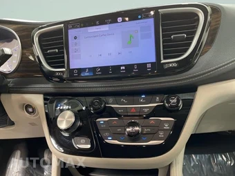 2023 Chrysler Pacifica Limited 121.6" WB - miniatura 18
