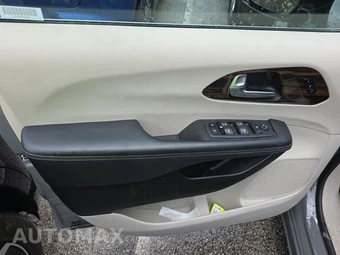 2023 Chrysler Pacifica Limited 121.6" WB - miniatura 9