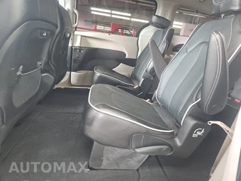 2023 Chrysler Pacifica Limited 121.6" WB - miniatura 13
