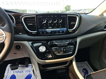 2023 Chrysler Pacifica Limited 121.6" WB - miniatura 10