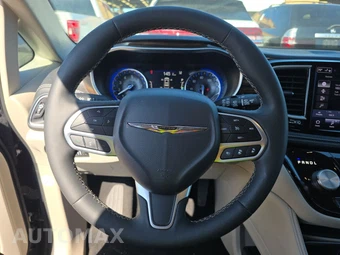 2023 Chrysler Pacifica Limited 121.6" WB - miniatura 10