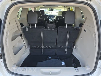2023 Chrysler Pacifica Limited 121.6" WB - miniatura 17