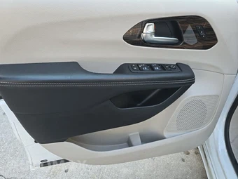 2023 Chrysler Pacifica Limited 121.6" WB - miniatura 9