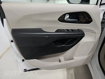 2023 Chrysler Pacifica Limited 121.6" WB - miniatura 9