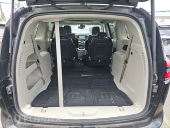 2023 Chrysler Pacifica Limited 121.6" WB - miniatura 17