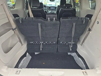 2023 Chrysler Pacifica Limited 121.6" WB - miniatura 17