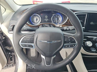 2023 Chrysler Pacifica Limited 121.6" WB - miniatura 10