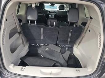 2023 Chrysler Pacifica Limited 121.6" WB - miniatura 17