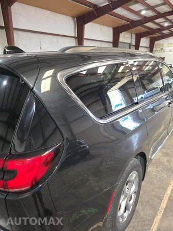 2023 Chrysler Pacifica Limited 121.6" WB - miniatura 32