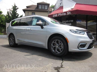 2023 Chrysler Pacifica Limited 121.6" WB