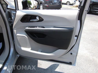 2023 Chrysler Pacifica Limited 121.6" WB - miniatura 55