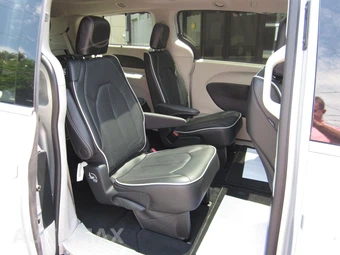 2023 Chrysler Pacifica Limited 121.6" WB - miniatura 57