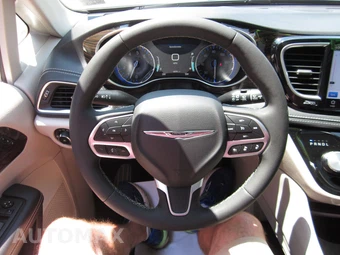 2023 Chrysler Pacifica Limited 121.6" WB - miniatura 70
