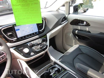 2023 Chrysler Pacifica Limited 121.6" WB - miniatura 89
