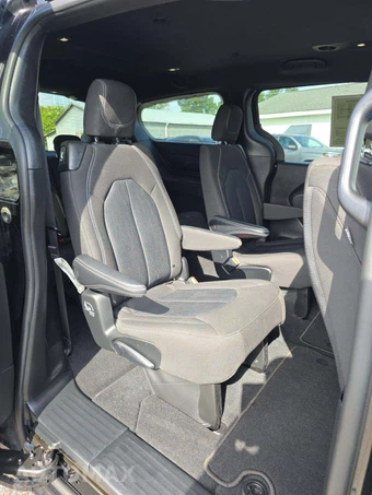 2023 Chrysler Pacifica Touring 121.6" WB - miniatura 17