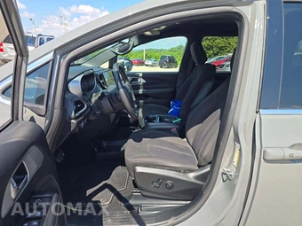 2023 Chrysler Pacifica Touring 121.6" WB - miniatura 3
