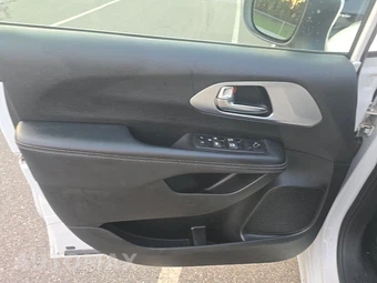 2023 Chrysler Pacifica Touring 121.6" WB - miniatura 9
