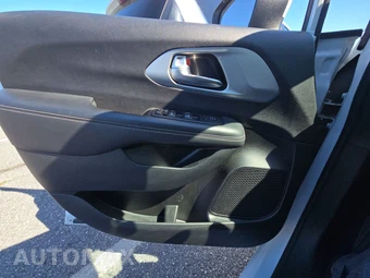 2023 Chrysler Pacifica Touring 121.6" WB - miniatura 9