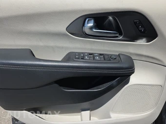 2023 Chrysler Pacifica Touring L 121.6" WB - miniatura 9