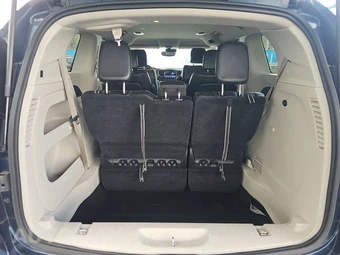 2023 Chrysler Pacifica Touring L 121.6" WB - miniatura 17