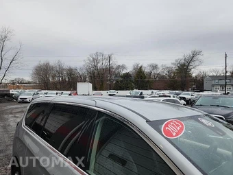2023 Chrysler Pacifica Touring L 121.6" WB - miniatura 12
