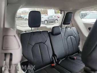 2023 Chrysler Pacifica Touring L 121.6" WB - miniatura 17