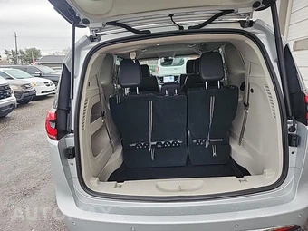 2023 Chrysler Pacifica Touring L 121.6" WB - miniatura 20