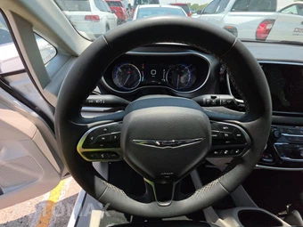 2023 Chrysler Pacifica Touring L 121.6" WB - miniatura 10