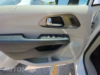 2023 Chrysler Pacifica Touring L 121.6" WB - miniatura 9