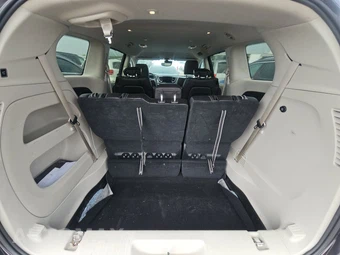 2023 Chrysler Pacifica Touring L 121.6" WB - miniatura 17