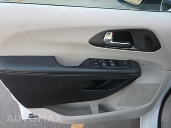 2023 Chrysler Pacifica Touring L 121.6" WB - miniatura 9