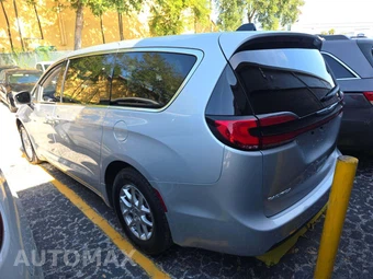 2023 Chrysler Pacifica Touring L 121.6" WB - miniatura 2