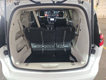 2023 Chrysler Pacifica Touring L 121.6" WB - miniatura 17