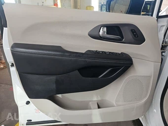 2023 Chrysler Pacifica Touring L 121.6" WB - miniatura 9