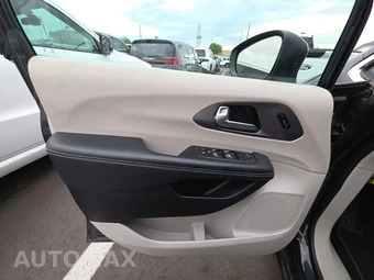 2023 Chrysler Pacifica Touring L 121.6" WB – miniatura 9