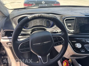 2023 Chrysler Pacifica Touring L 121.6" WB - car from the USA, Manheim Buy-Now listing at AUTOMAX