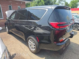 2023 Chrysler Pacifica Touring L 121.6" WB - miniatura 2