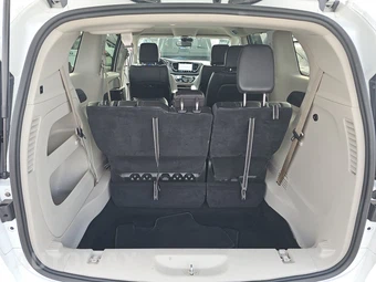 2023 Chrysler Pacifica Touring L 121.6" WB - miniatura 17