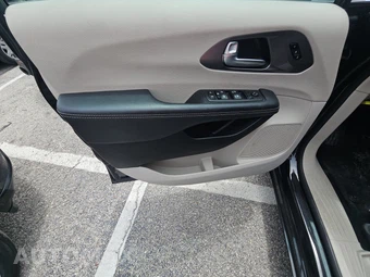 2023 Chrysler Pacifica Touring L 121.6" WB - miniatura 9