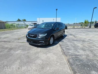 2023 Chrysler Pacifica Touring L 121.6" WB