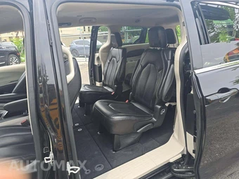 2023 Chrysler Pacifica Touring L 121.6" WB – miniatura 12