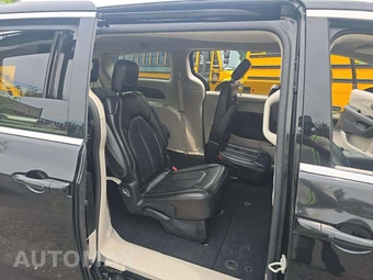 2023 Chrysler Pacifica Touring L 121.6" WB – miniatura 16