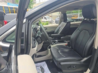 2023 Chrysler Pacifica Touring L 121.6" WB – miniatura 6