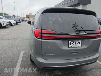 2023 Chrysler Pacifica Touring L 121.6" WB - miniatura 2