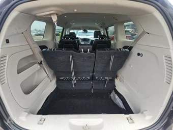 2023 Chrysler Pacifica Touring L 121.6" WB - miniatura 17